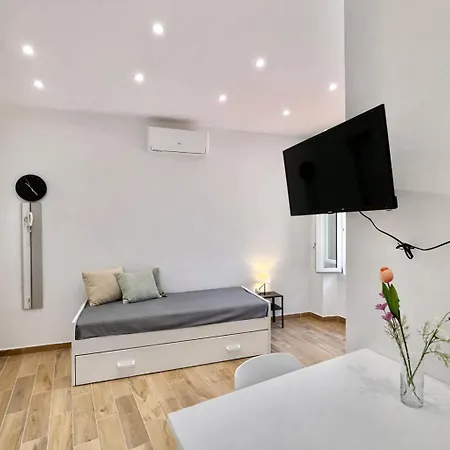 Ferienhaus Cozy In The Heart Of Menton's Old Town *